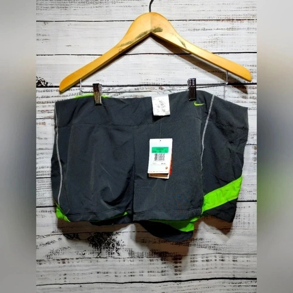 Nike Dri-Fit Running Tank and Shorts Set Athletic Activewear Green White size XL - Picture 4 of 6